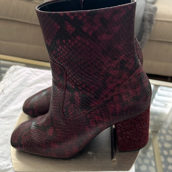 Never Worn Michael Kors 3 1/4” high heel boots with zipper- burgundy/ black col. - Picture 4 of 7